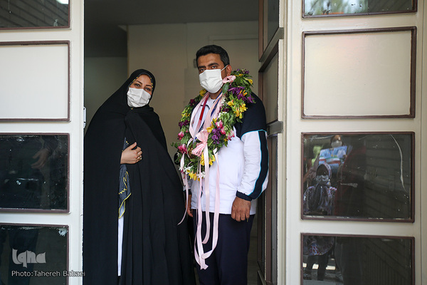 استقبال از جواد فروغی در فرودگاه امام (ره)