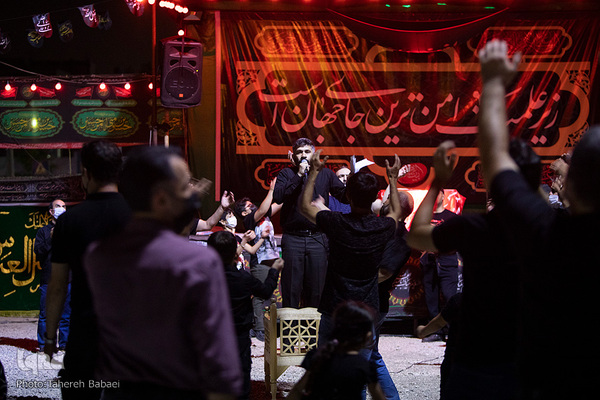 مراسم عزاداری شب چهارم محرم در محله زمزم