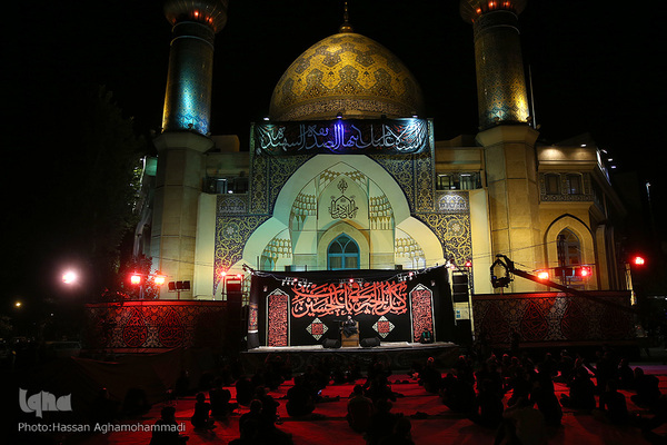 مراسم عزاداری شب پنجم محرم در میدان فلسطین