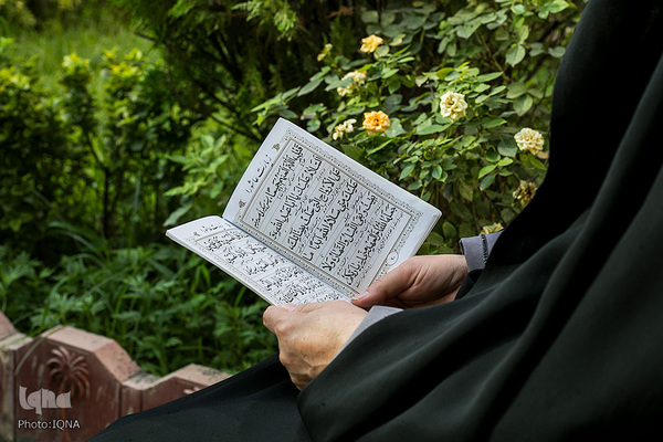 روضه‌خوانی مدافعان سلامت در فضای باز بیمارستان