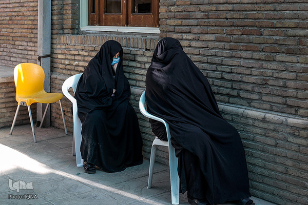 روضه‌خوانی مدافعان سلامت در فضای باز بیمارستان