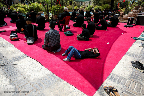 مراسم ظهر تاسوعا در خانه مداحان