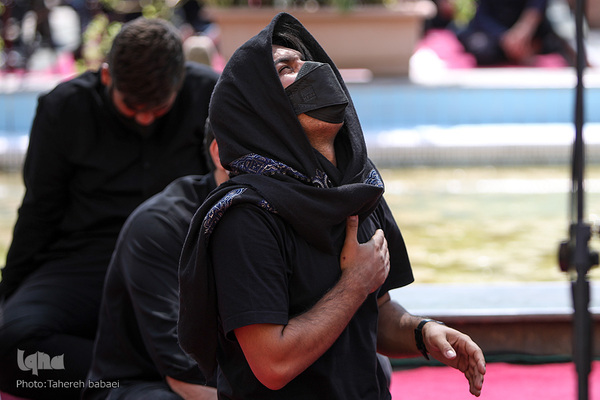 مراسم ظهر تاسوعا در خانه مداحان