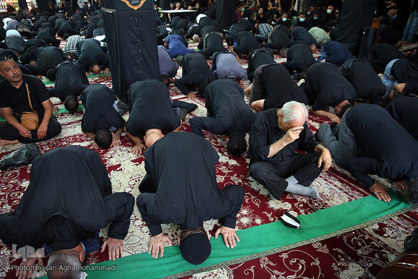 مراسم عزاداری ظهر تاسوعای حسینی در چهارراه گلوبندک