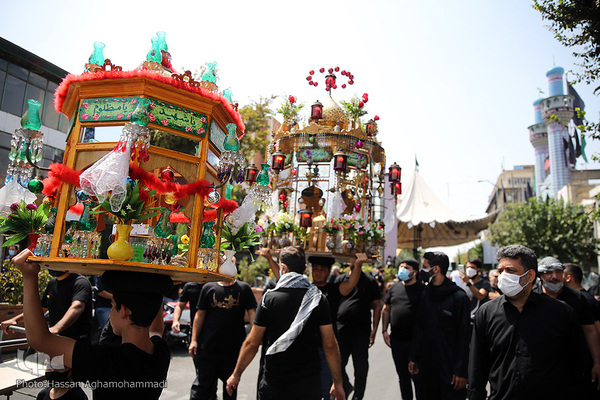 مراسم عزاداری ظهر تاسوعای حسینی در چهارراه گلوبندک