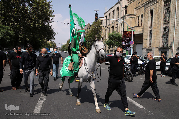 مراسم عزاداری ظهر تاسوعای حسینی در چهارراه گلوبندک