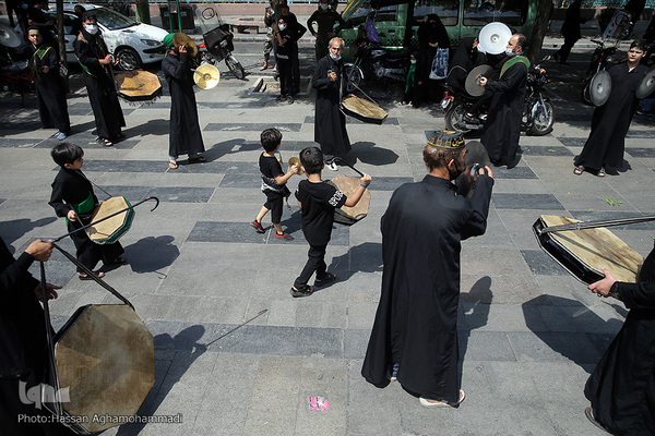 مراسم عزاداری ظهر تاسوعای حسینی در چهارراه گلوبندک