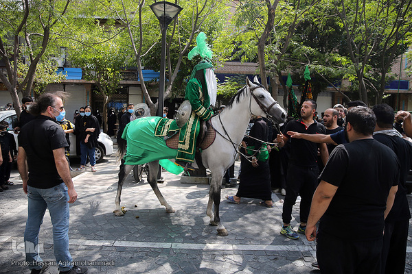 مراسم عزاداری ظهر تاسوعای حسینی در چهارراه گلوبندک