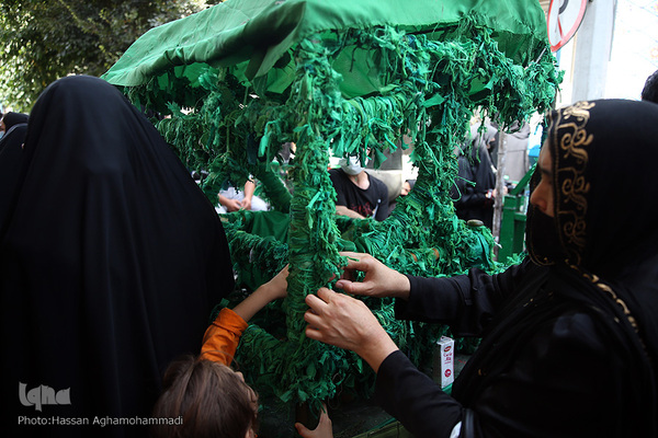 مراسم عزاداری ظهر تاسوعای حسینی در چهارراه گلوبندک