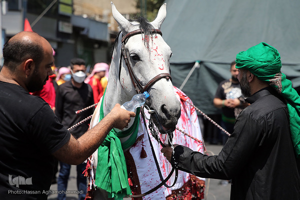 آئین خیمه سوزان ظهر عاشورا در بازار تهران