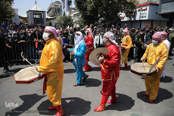 آئین خیمه سوزان ظهر عاشورا در بازار تهران