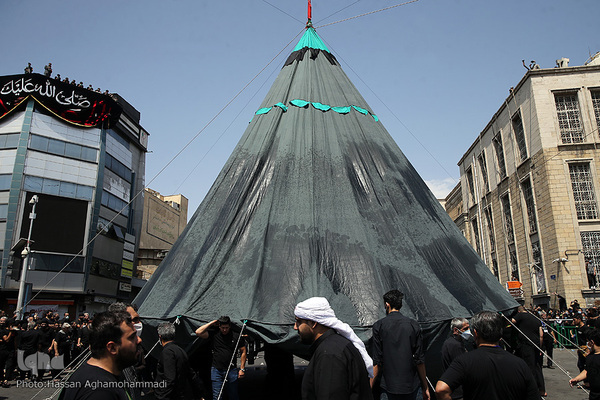 آئین خیمه سوزان ظهر عاشورا در بازار تهران