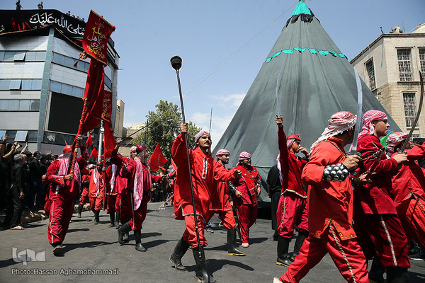 آئین خیمه سوزان ظهر عاشورا در بازار تهران