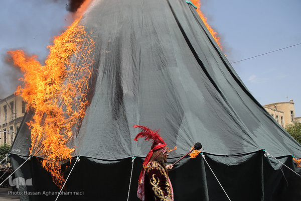 آئین خیمه سوزان ظهر عاشورا در بازار تهران