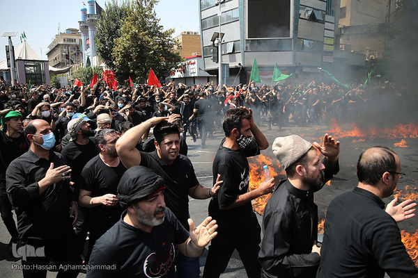 آئین خیمه سوزان ظهر عاشورا در بازار تهران
