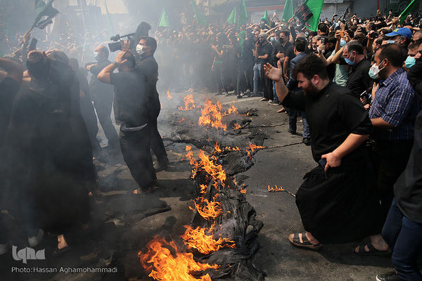 آئین خیمه سوزان ظهر عاشورا در بازار تهران