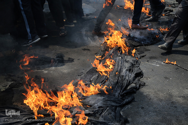 آئین خیمه سوزان ظهر عاشورا در بازار تهران