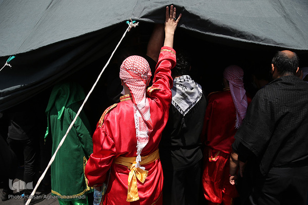 آئین خیمه سوزان ظهر عاشورا در بازار تهران