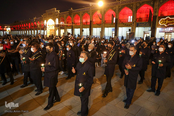 لاله گردانی شام غریبان در حرم مطهر شاهچراغ(ع)
