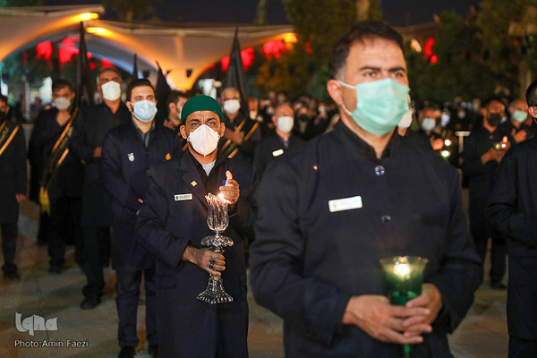 لاله گردانی شام غریبان در حرم مطهر شاهچراغ(ع)