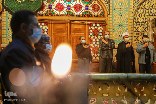 لاله گردانی شام غریبان در حرم مطهر شاهچراغ(ع)