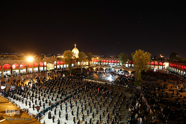 لاله گردانی شام غریبان در حرم مطهر شاهچراغ(ع)