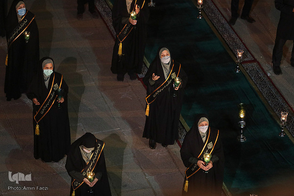 لاله گردانی شام غریبان در حرم مطهر شاهچراغ(ع)