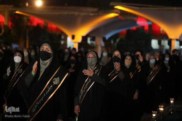 لاله گردانی شام غریبان در حرم مطهر شاهچراغ(ع)