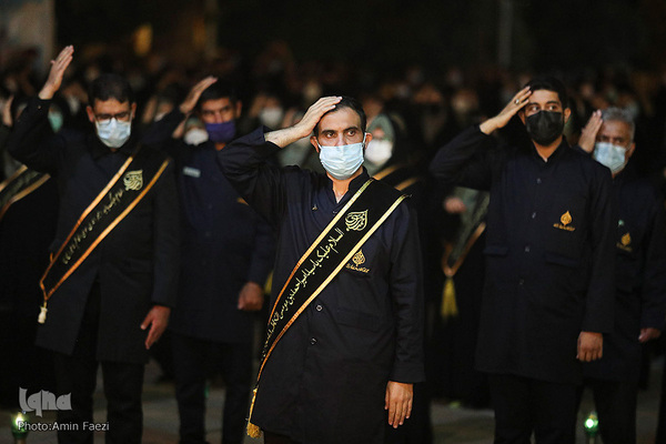 لاله گردانی شام غریبان در حرم مطهر شاهچراغ(ع)