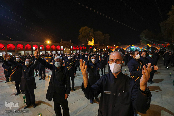 لاله گردانی شام غریبان در حرم مطهر شاهچراغ(ع)