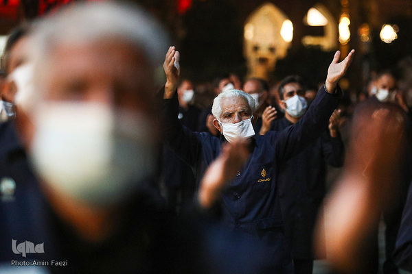 لاله گردانی شام غریبان در حرم مطهر شاهچراغ(ع)