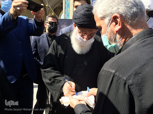 مراسم تشییع پیکر علامه محمدرضا حکیمی در حرم مطهر رضوی