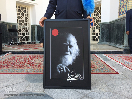 مراسم تشییع پیکر علامه محمدرضا حکیمی در حرم مطهر رضوی