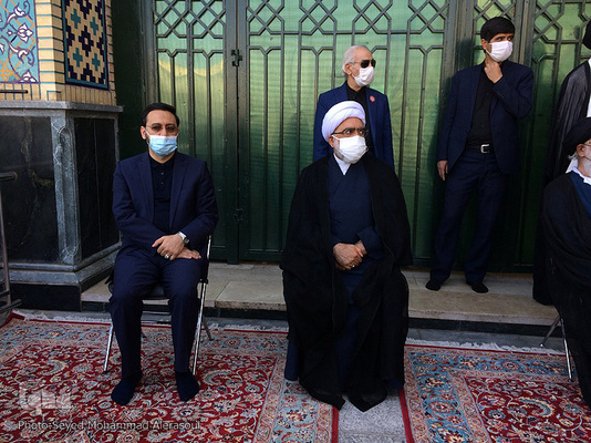 مراسم تشییع پیکر علامه محمدرضا حکیمی در حرم مطهر رضوی