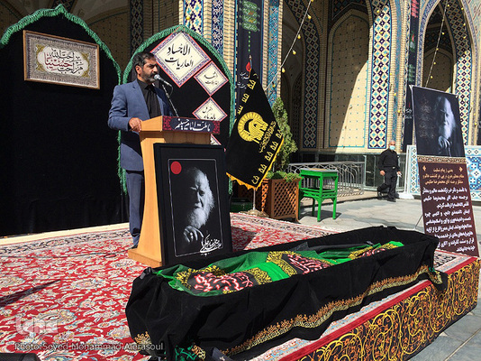 مراسم تشییع پیکر علامه محمدرضا حکیمی در حرم مطهر رضوی