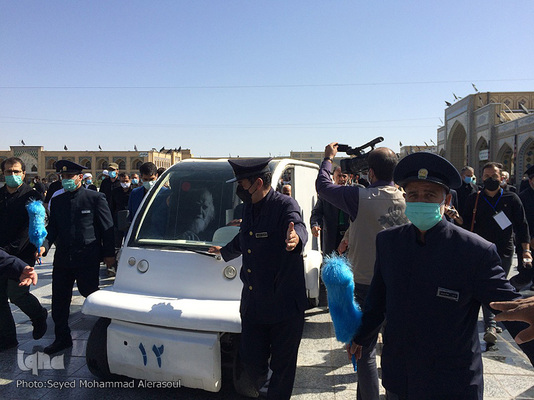 مراسم تشییع پیکر علامه محمدرضا حکیمی در حرم مطهر رضوی