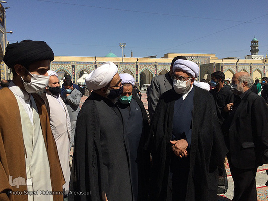 مراسم تشییع پیکر علامه محمدرضا حکیمی در حرم مطهر رضوی