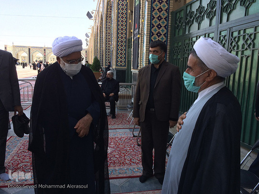 مراسم تشییع پیکر علامه محمدرضا حکیمی در حرم مطهر رضوی