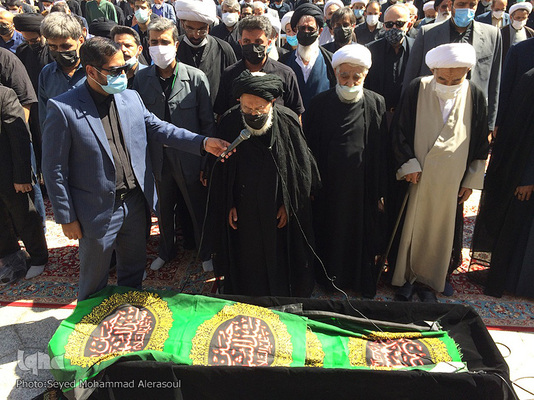 مراسم تشییع پیکر علامه محمدرضا حکیمی در حرم مطهر رضوی