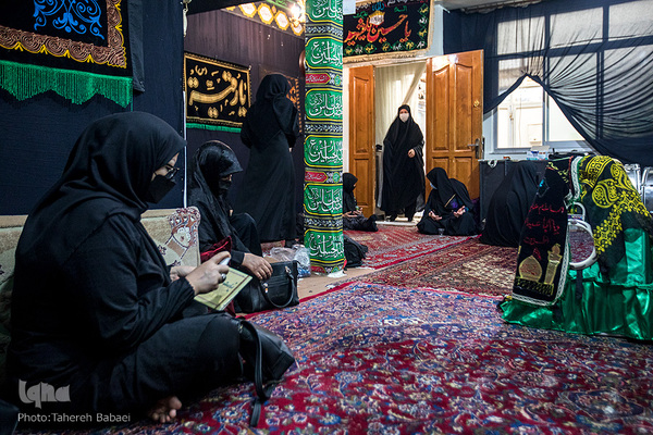 منزل مهدی فتحی از سال ۷۱ حسینه شده است و هرسال برای آقایان و خانم ها مراسم برگزار می‌کند. ایشان ۱۲سال است که به رحمت خدا رفته است.
