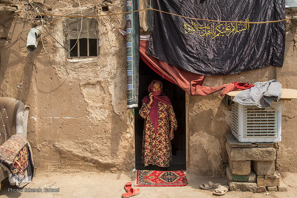 اهالی منطقه کوره‌های آجرپزی در زمان شیوع ویروس کرونا مراسم عزاداری را در فضای باز برگزار می‌کنند.