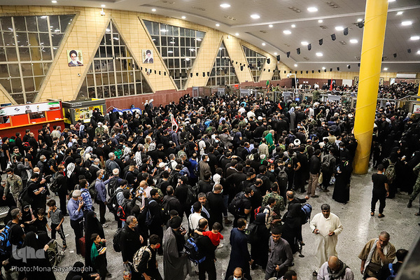 ازدحام زائرین اربعین در پشت مرز بسته شلمچه