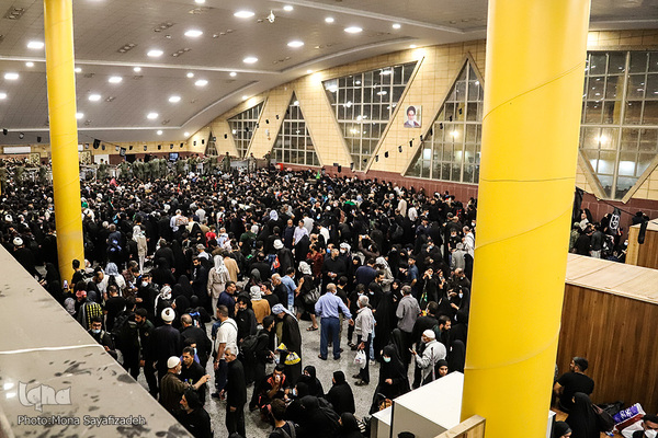 ازدحام زائرین اربعین در پشت مرز بسته شلمچه