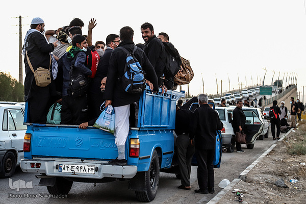 ازدحام زائرین اربعین در پشت مرز بسته شلمچه