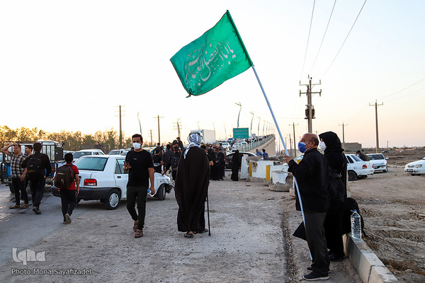 ازدحام زائرین اربعین در پشت مرز بسته شلمچه
