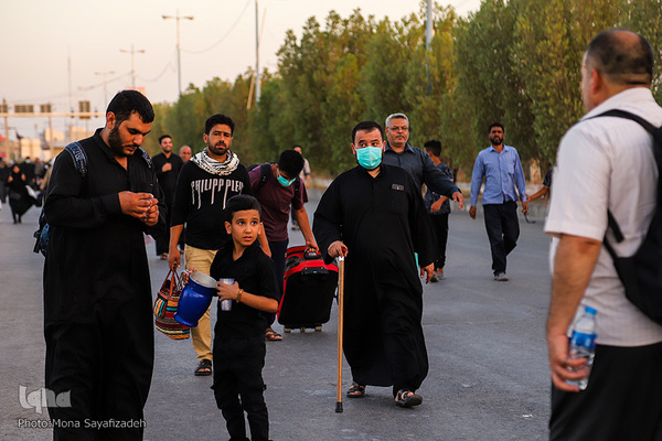 ازدحام زائرین اربعین در پشت مرز بسته شلمچه