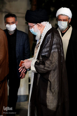 اقامه نماز بر پیکر آیت‌الله حسن‌زاده آملی