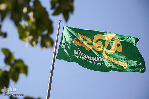 اهتزاز پرچم محمد(ص)، پیامبر رحمت در شیراز