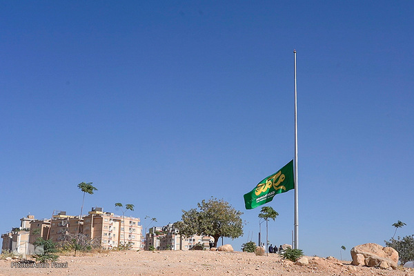 اهتزاز پرچم محمد(ص)، پیامبر رحمت در شیراز