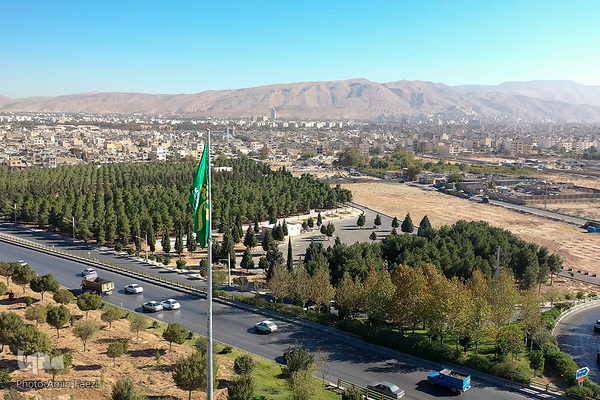 اهتزاز پرچم محمد(ص)، پیامبر رحمت در شیراز